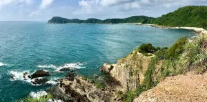 Bãi đá Móng Rồng