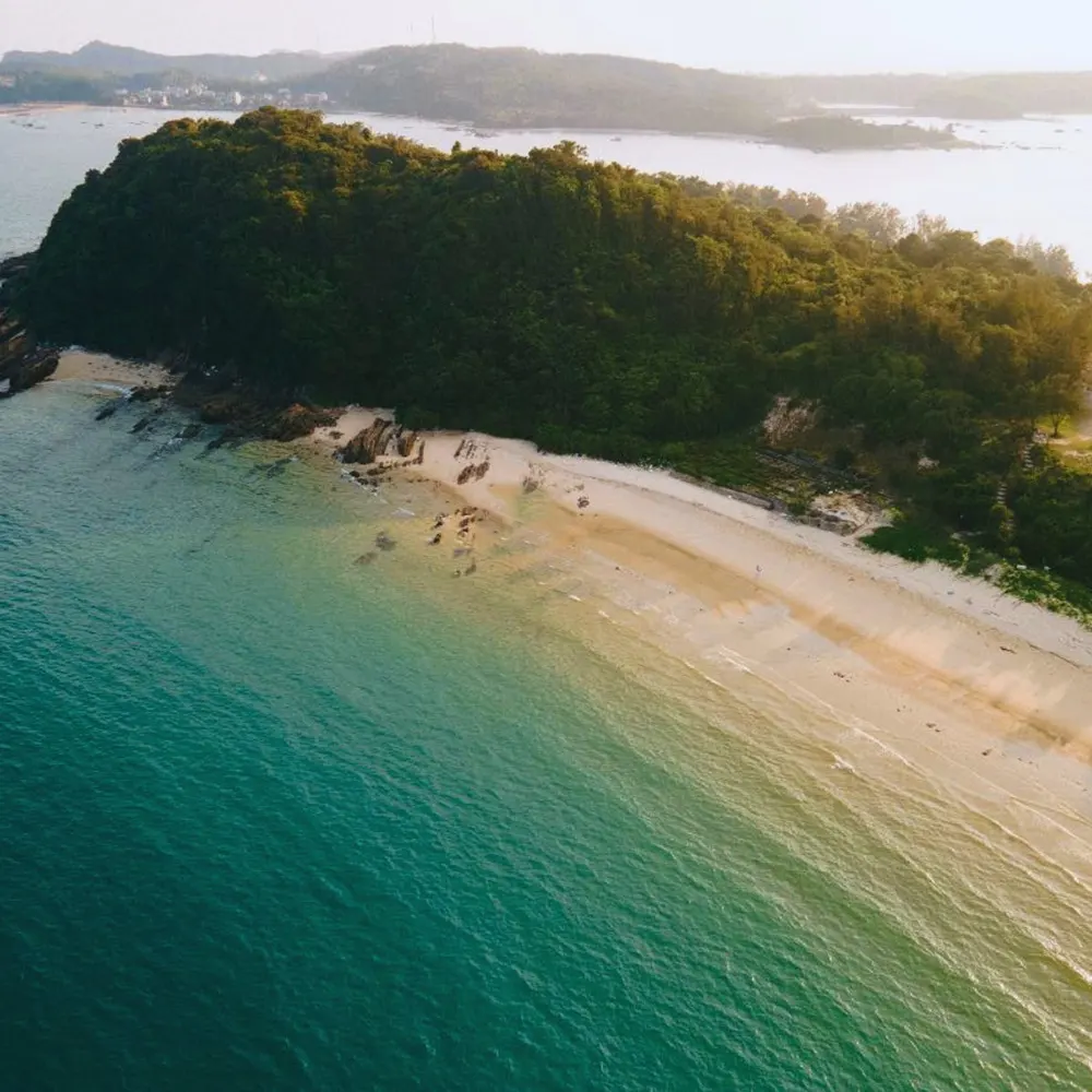 Bãi biển Vụng Tiên nhìn từ trên cao