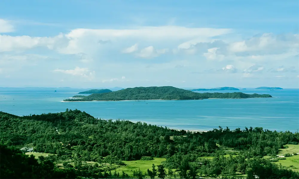 Mùa hè là thời điểm lý tưởng để khám phá đảo Cô Tô